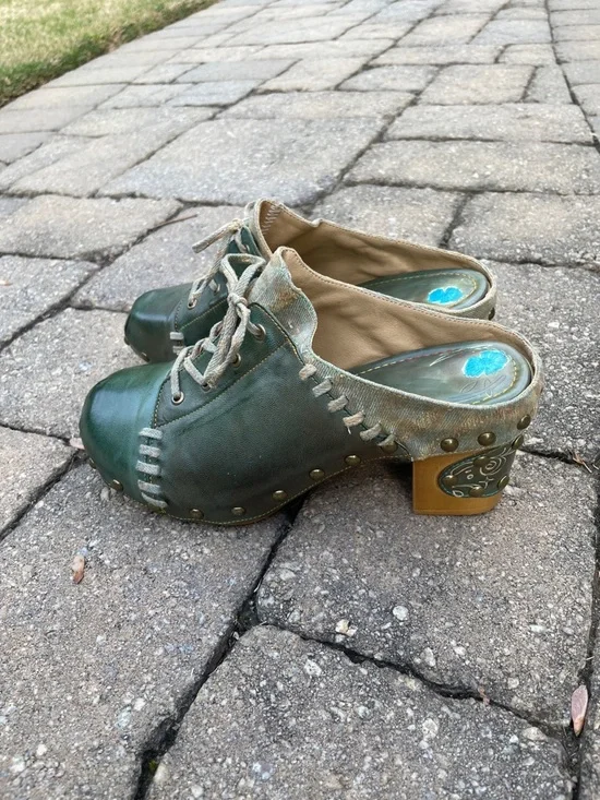 Green Hand-Painted Leather Studded Block Heel Clog Sandals sz 9.5 - Picture 2 of 9